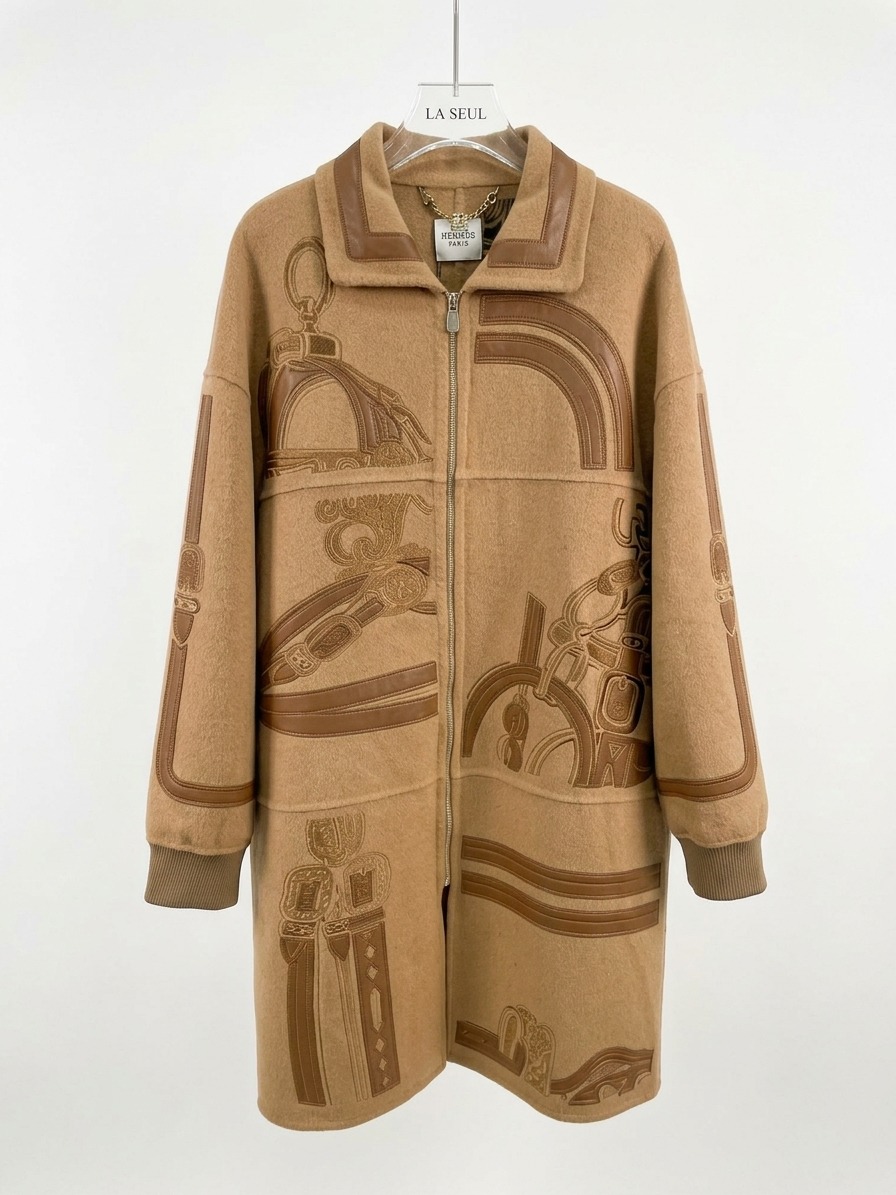 Coat beige leather printed long