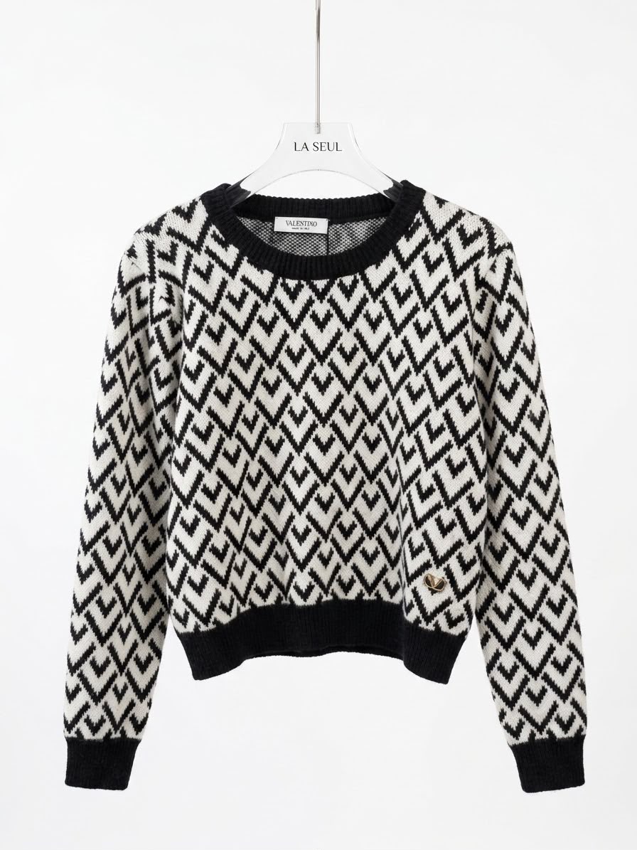 Valentino geometric knit sweater Black and white