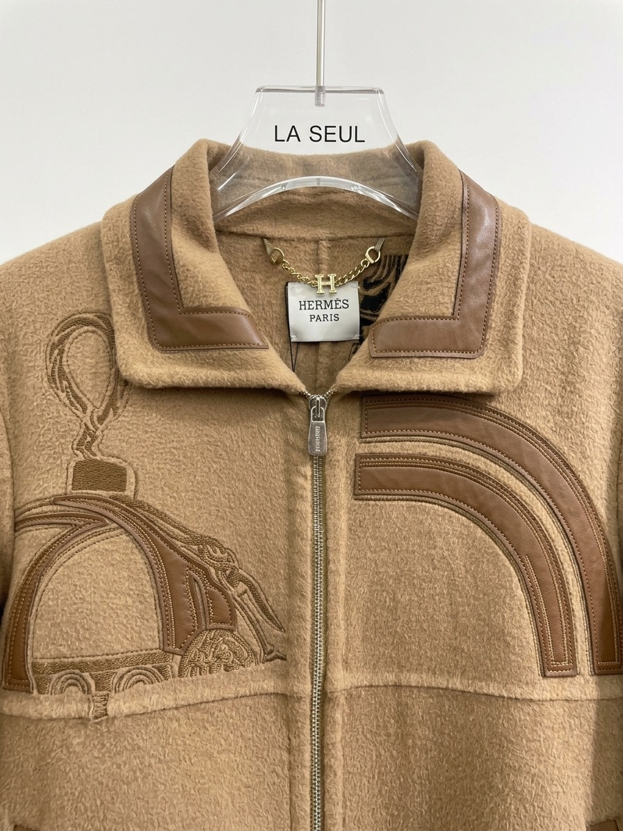 Coat beige leather printed long - Image 3
