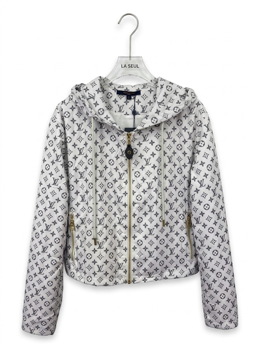 Full-coverage Louis Vuitton waterproof suit - Image 1