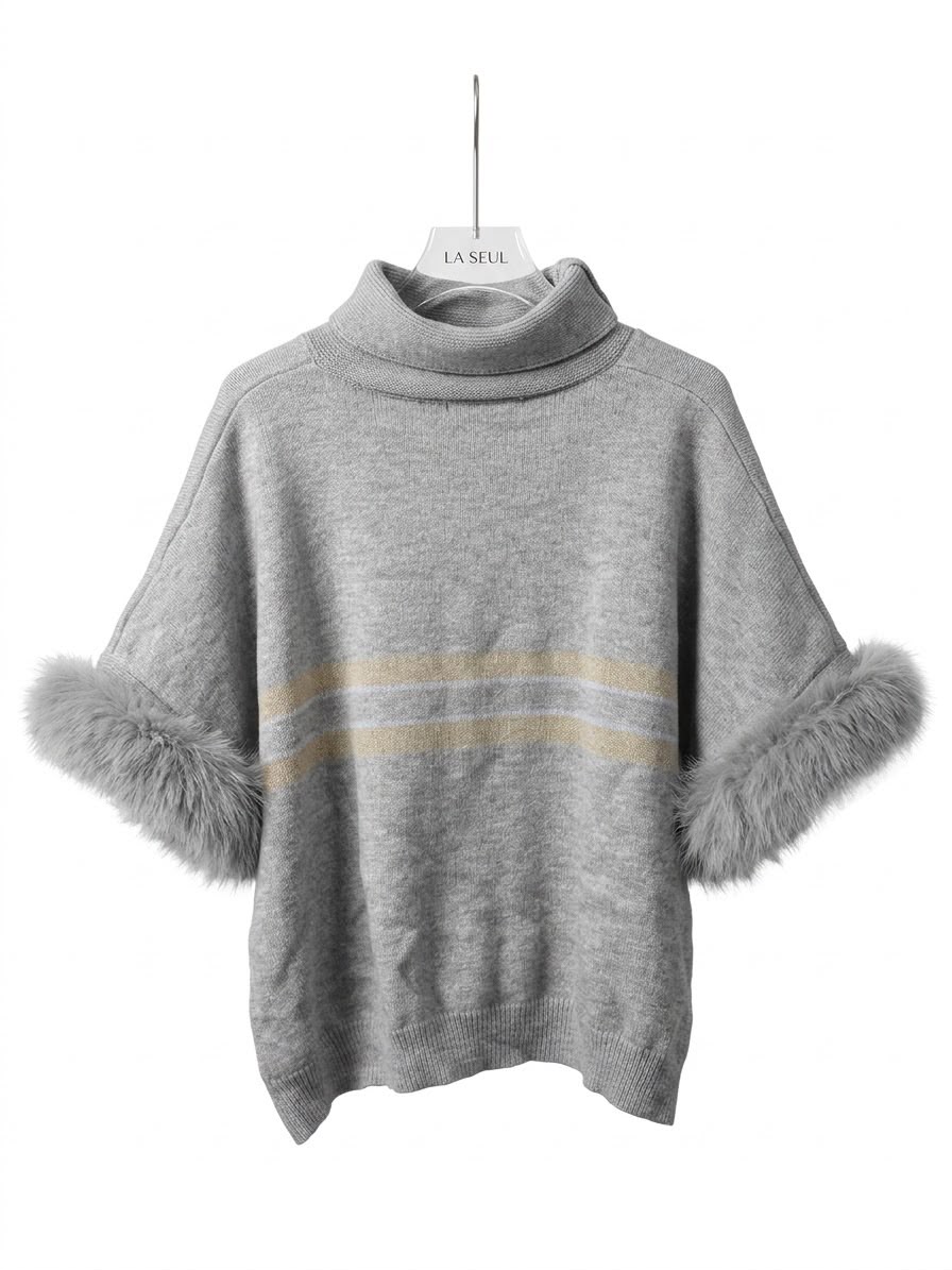 Christian Dior knit poncho Grey with a large star motif and fur-trimmed sleeves - Image 2