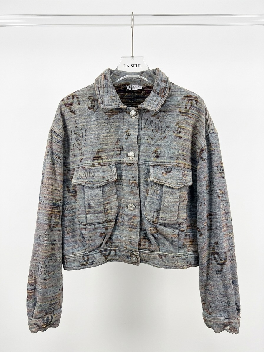 Full-coverage Chanel denim suit - Image 3