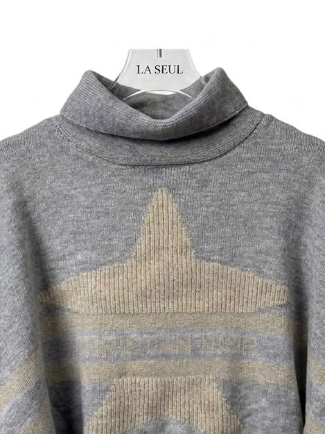 Christian Dior knit poncho Grey with a large star motif and fur-trimmed sleeves - Image 3