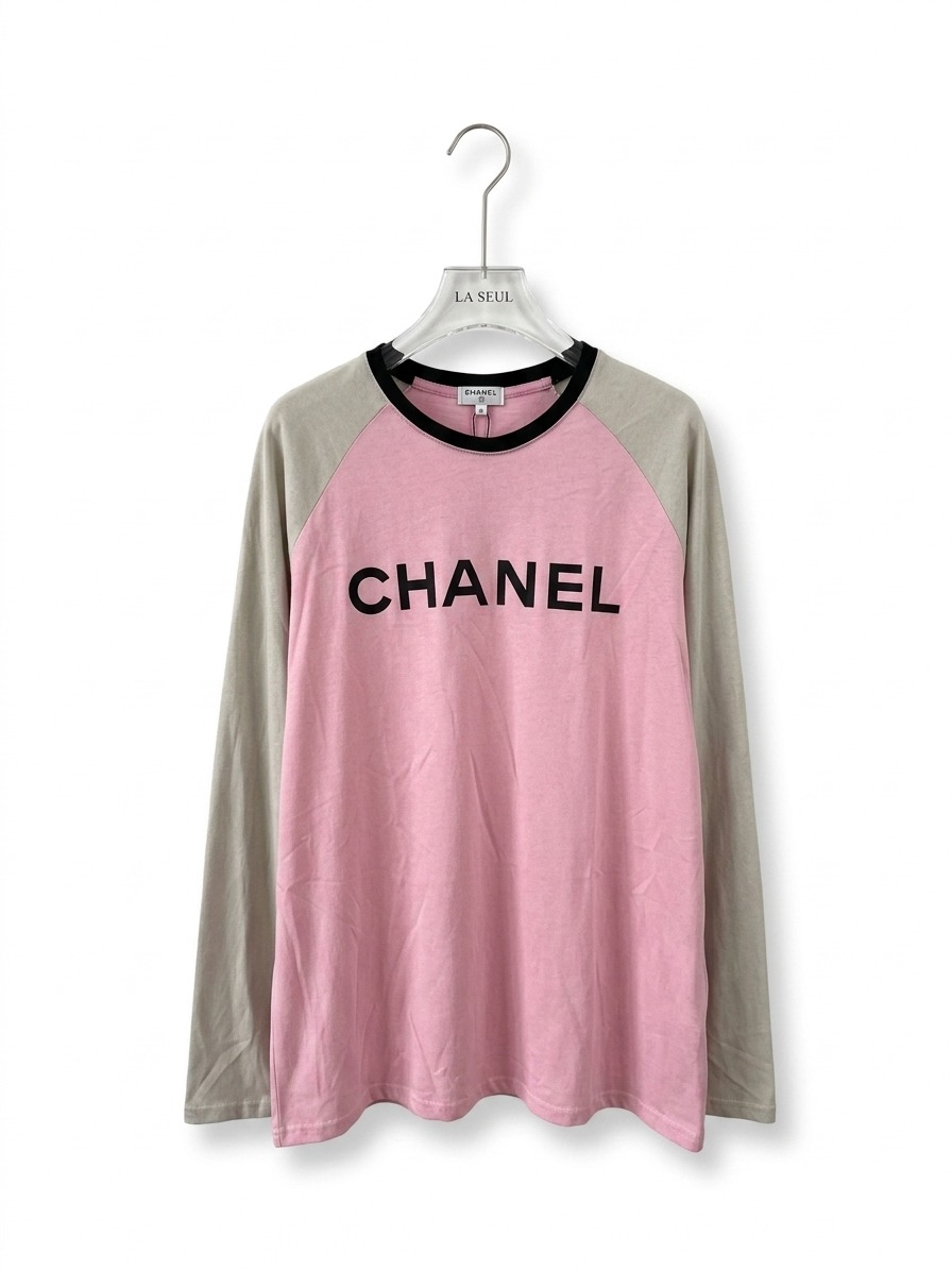 Grey Chanel suit with a pink Melton fabric - Image 2